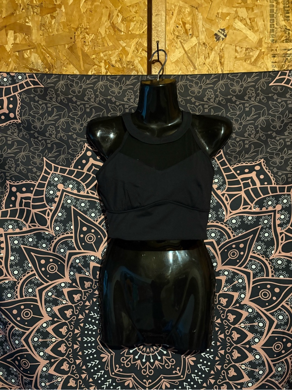 HALARA Black High-Neck Sports Crop with Mesh Insert